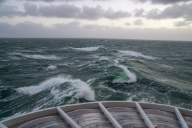 Die AIDAPrima kämpft mit Orkanböen auf der Nordsee -  Copyright by Dirk Paul : 2017, AIDA, Kreuzfahrt, Metropolen