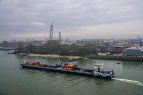 riesiges Hafengebiet in Rotterdam - Copyright by Dirk Paul : 2017, AIDA, Kreuzfahrt, Metropolen