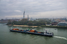 riesiges Hafengebiet in Rotterdam - Copyright by Dirk Paul : 2017, AIDA, Kreuzfahrt, Metropolen