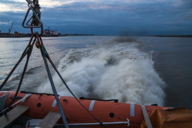 durch die Turbinen des Hallunder Jets sind bis zu 70 Km/h möglich - Elbe - Copyright by Dirk Paul : 2017, Helgoland