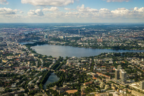 Hamburg beim Anflug 2015 Copyright by Dirk Paul : 2015, Island