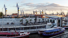Landungsbrücken Copyright 2017 by Dirk Paul : Elbphilharmonie, Elphi, Peru, Segelschulschiff Union